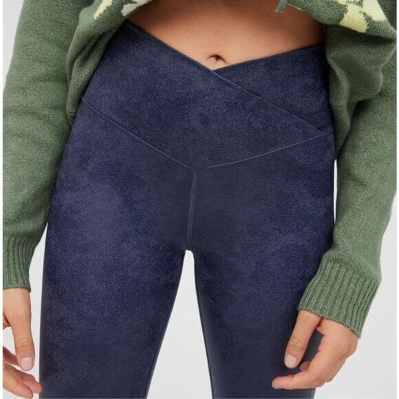OFFLINE By Aerie The Hugger Crossover High Waisted Crackle Leggings size M NWOT - Picture 1 of 14